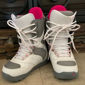 Super Cute Women’s Burton Snow Boots